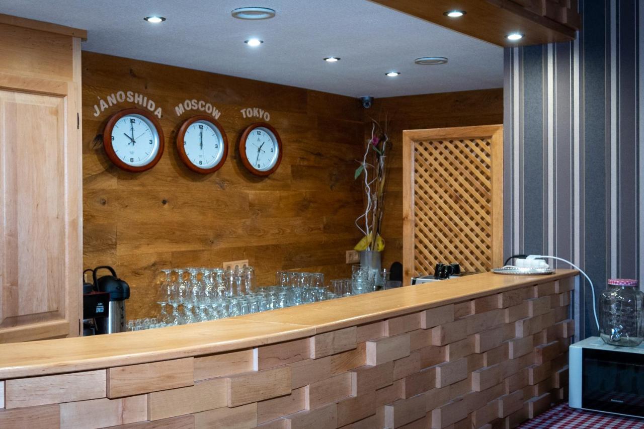 Atryum Hotel Szolnok Exterior foto