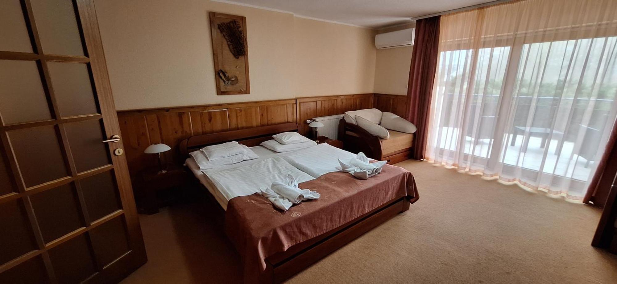 Atryum Hotel Szolnok Exterior foto