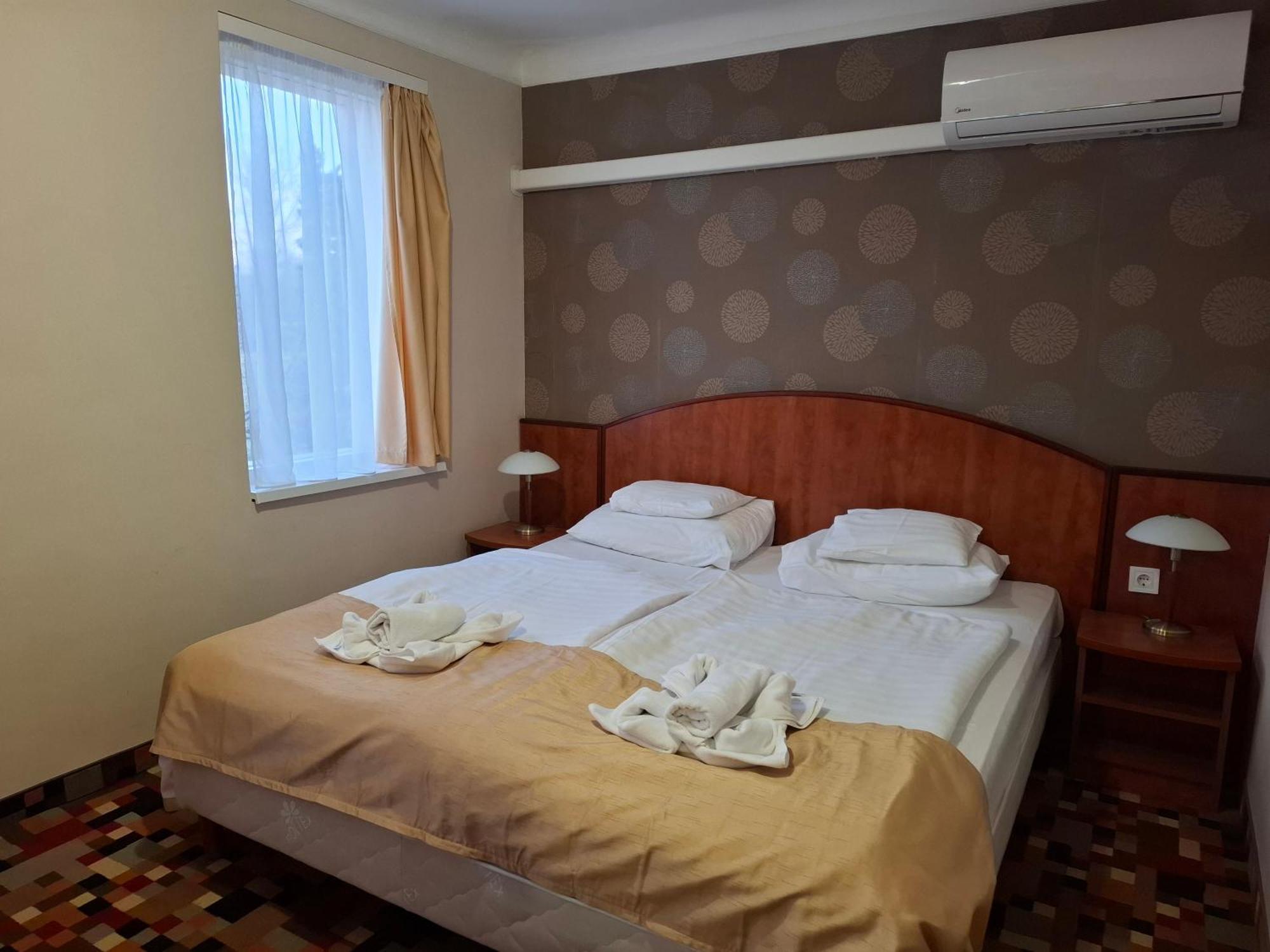 Atryum Hotel Szolnok Exterior foto