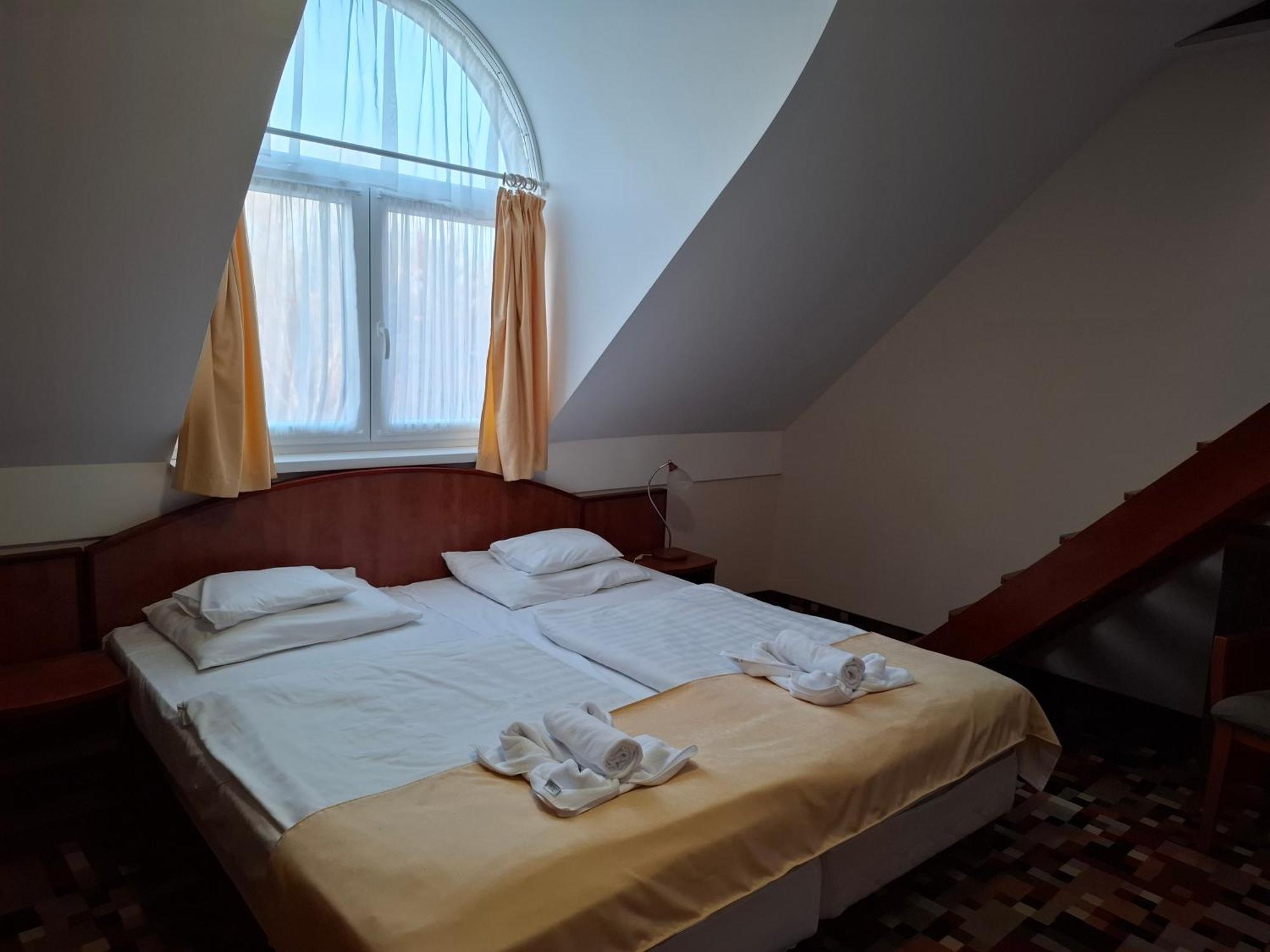 Atryum Hotel Szolnok Exterior foto